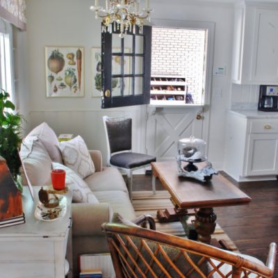 Host & Host Home Tour: Breakfast Nook/Sitting Area