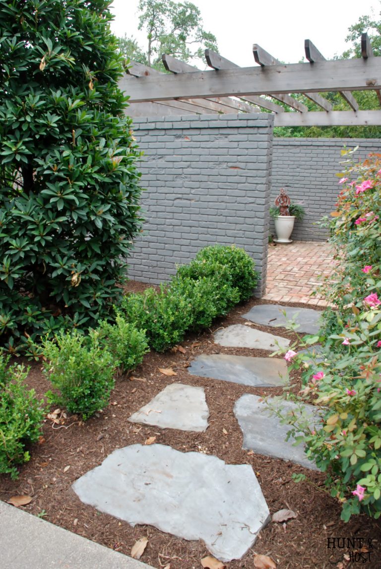 [caption id="attachment_3108" align="aligncenter" width="900"] This private courtyard is off the master bedroom.[/caption]