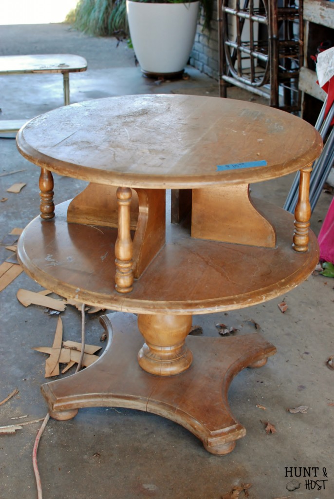 a 1960's side table gets a WHITE DIY chalkpaint recipe makeover for this #furnituremakeover #chalkpaint #paintedfurniture