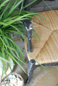 This Seagull inspired coastal bench makeover is just one of many coastal inspired furniture flips you'll find here! www.huntandhost.net