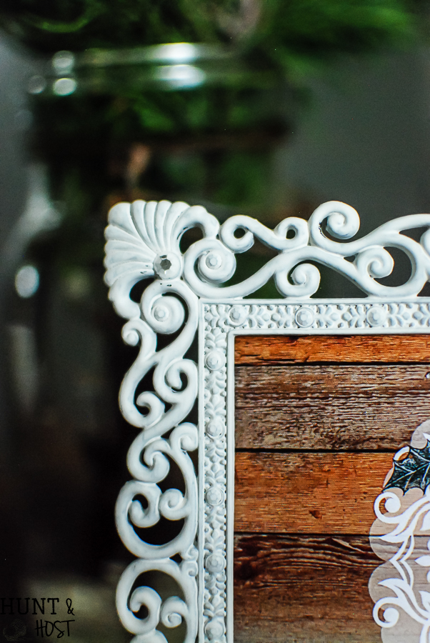 Free Wi-Fi password printable for the holidays. Use an old frame with a chalky paint update to display your internet password for guests.