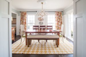 A round up of houndstooth decor and houndstooth DIY ideas! Because houndstooth is my favorite color!