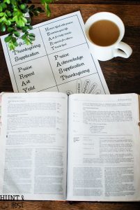 6 prayer models to spice up your prayer life. Prayer acronyms and finger prayers that help you pray in a Godly manner with a free printable!