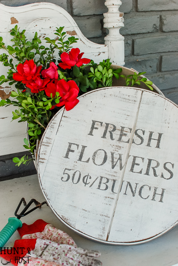 Stenciling 101: tips and tricks for successful stenciling. Stencils are a great way to add farmhouses touches.