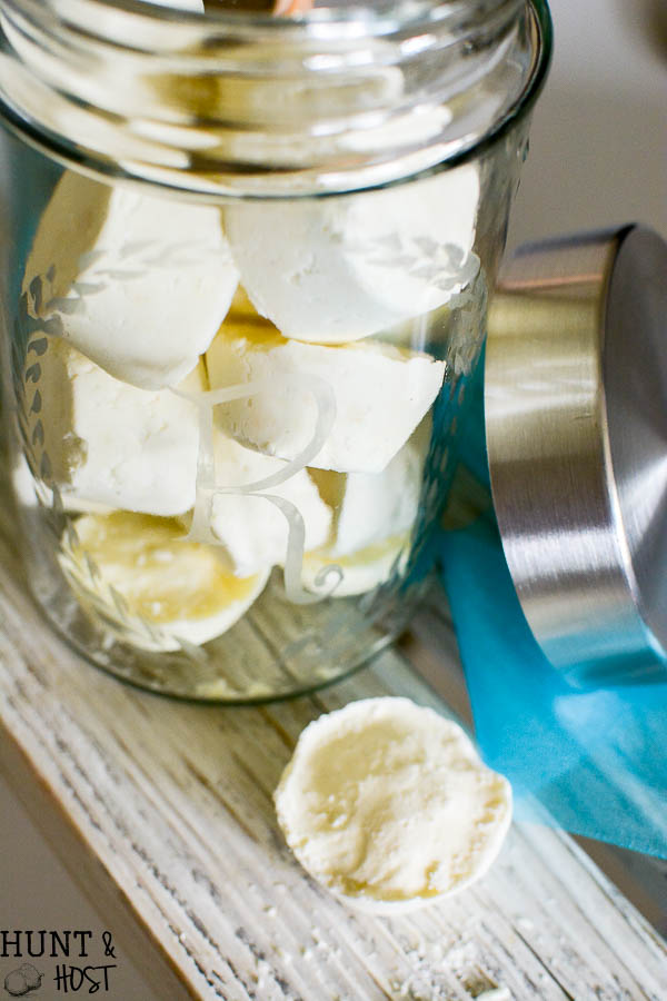 Dollar Store DIY easy gift ideas. Glass jar etching tutorial, dollar store jar filled with bath bombs, perfect for teacher gifts, Christmas gifts or just because! This is the cutest, easy and inexpensive gift ever.
