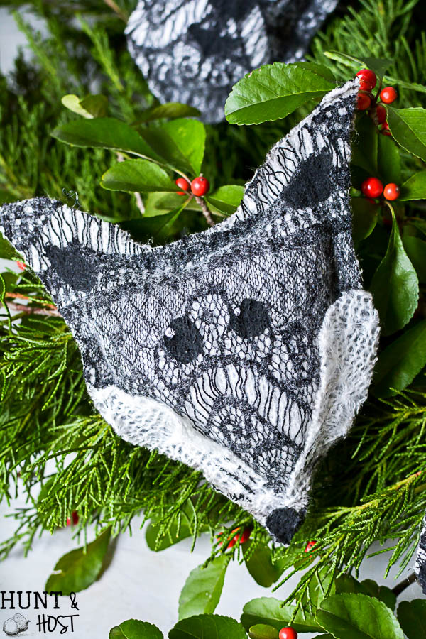 Free woodland animal patterns to decorate for winter. These cute critters are easy no sew projects perfect for wreath, ornaments or other winter decoration ideas!