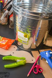 I want to make these cute DIY tin labels for organizing. Can you believe these are dollar store buckets - so many organizing ideas from the dollar store in this article!