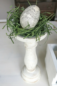 Over 25 bird nest decorating ideas for you to add some natural decor to your home. Great tips on how to make decorative bird nest yourself or how to style real bird nests you may have collected. Plus a few recipes for edible bird nests!