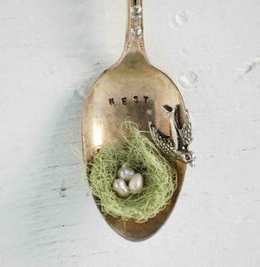 Over 25 bird nest decorating ideas for you to add some natural decor to your home. Great tips on how to make decorative bird nest yourself or how to style real bird nests you may have collected. Plus a few recipes for edible bird nests!