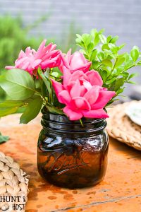 Dollar store Easter decorating ideas. Make a cute and easy Easter table for the kids plus other spring decor from the dollar store here!