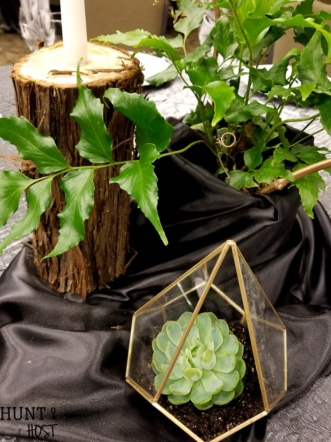 Tips for chic centerpieces on a budget. Are you decorating for a wedding or banquet and have a tight budget? These easy tips will help you create a gorgeous event without breaking the bank!