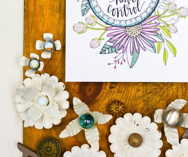 Cute DIY ideas to upcycle old wood cutting boards into decor. This one uses old wedding candelabras for home decor!