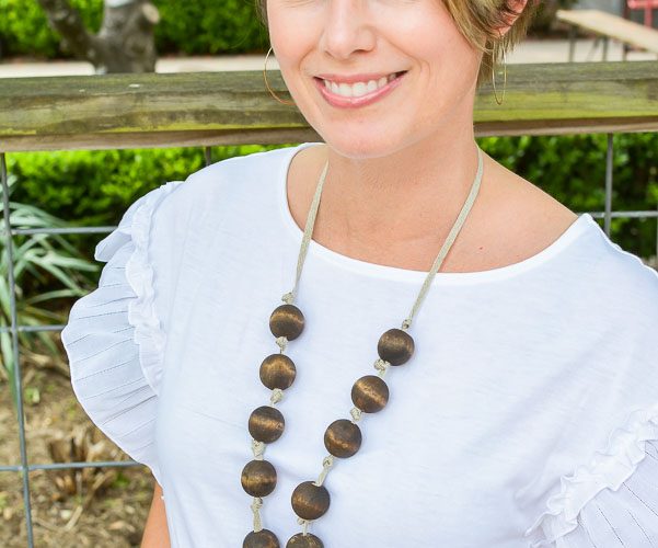 Make your own jewelry with dollar store supplies. These DIY dollar store jewelry ideas will get you stylish in a flash for any budget. You HAVE to see these cute accessory ideas from the dollar tree!
