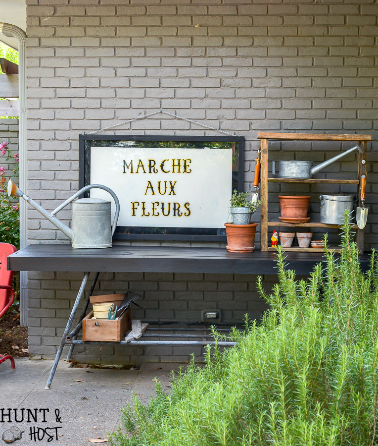 How to make a sleek potting table. This potting bench, painted black is a departure from the chippy white farmhouse look. Plus three must see ideas for professional and fast painted outdoor furniture.