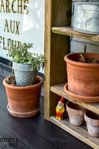 How to make a sleek potting table. This potting bench, painted black is a departure from the chippy white farmhouse look. Plus three must see ideas for professional and fast painted outdoor furniture.
