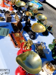 Join me on a French brocante shopping day and see the thrifted treasures I brought home. A flea market in France is my dream, just wish the suitcases where bigger!!! #frenchfela #fleamarket #frenchstyle #thrifteddecor #frenchbrocante