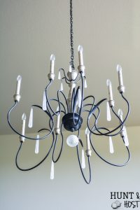 French Country chandelier selection ideas to update your builder grade home. New lighting can change the style of your home instantly, follow these tips to select light fixtures you will love forever. #FarmhouseChandelier #FrenchCHandelier #LightingUpdate #BuilderGrade #SpecHouse #GreatROomIdeas #LivingRoomDecor