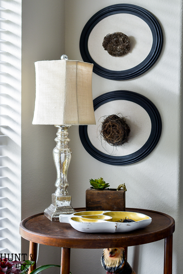 Grab a vintage wooden bowl from a thrift store and turn it into a quick and easy organization idea with this vintage wooden salad bowl makeover idea! #vintagefind #woodenbowl #easyogranization #declutter #vintagestyle #upcycledstorage