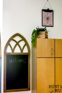 The cutest farmhouse classroom you ever saw. Visit this school room inspired by Magnolia Market and Joanna Gaines. It will have you wanting to pack a lunch and go back to school with it's fresh black and white decor and trendy farmhouse vibe. #farmhouseclassroom #farmhouselove #farmhouseinspiration #farmhouseteacher