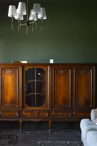 This plain jane white room gets a vintage makeover with moody green walls and a vintage bookcase painted to match. #moodygreen #bestgreenpaint #vintagestorage #vintagestyle #greenwalls #2018paintrend #urbangarden