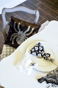 A gorgeous vintage farmhouse Halloween can be achieved with even the tightest budget. See this finance friendly ideas to get your home decorated for Halloween with a trendy farmhouse style mixed with vintage age and patina. The 99 Cent Only Store is your all in one spot for the perfect Halloween decorating supplies. #dothe99 #99obsessed #vintageHalloween #budgetHalloweendecor #halloweentable #halloweendecoratingideas #halloweenmantel