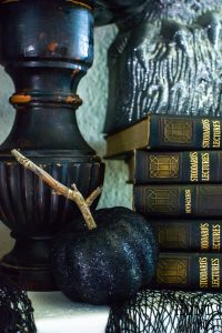 A gorgeous vintage farmhouse Halloween can be achieved with even the tightest budget. See this finance friendly ideas to get your home decorated for Halloween with a trendy farmhouse style mixed with vintage age and patina. The 99 Cent Only Store is your all in one spot for the perfect Halloween decorating supplies. #dothe99 #99obsessed #vintageHalloween #budgetHalloweendecor #halloweentable #halloweendecoratingideas #halloweenmantel