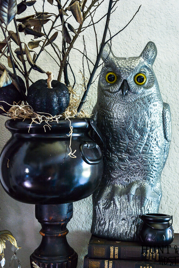 A gorgeous vintage farmhouse Halloween can be achieved with even the tightest budget. See this finance friendly ideas to get your home decorated for Halloween with a trendy farmhouse style mixed with vintage age and patina. The 99 Cent Only Store is your all in one spot for the perfect Halloween decorating supplies. #dothe99 #99obsessed #vintageHalloween #budgetHalloweendecor #halloweentable #halloweendecoratingideas #halloweenmantel