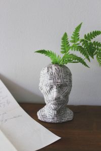 25 Unique bud vase ideas to easily decorate your home with fresh flowers or maybe even faux flowers for a budget friendly way to decorate, especially a small space!! #smallspacedecor #budvaseideas #flowerdecor #easyDIYdecor #smalllivingareaideas