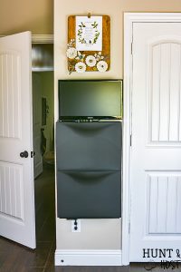 We added a Murphy bed to the craft room/guest bedroom and it is a space saver for sure. See how we paired the IKEA Billy bookcase with a custom Murphy bed for an office/craft/spare room with tons of functional storage and style. #IKEA #craftroom #murphybedidea #WhereWomenCreate #craftroomidea