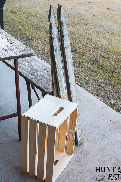 Make your own DIY vintage style laundry cart to help organize your laundry room on a budget with style. This farmhouse laundry idea will help you enjoy doing the laundry! #vinatgestyle #laundryorganization #christianinspiration #laundrycartonwheels