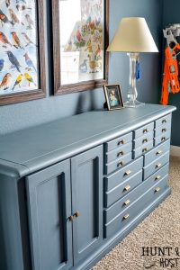 Don't be scared to redo that out dated dresser you have in your bedroom. This simple little dresser makeover will give you a few important tips to paint furniture with ease. It saves money and looks fabulous to paint your own furniture so get that paint flying friend! #paintedfurniture #painttips #dressermakeover #bestpaintbrush #diyapinting #zibraweeklypick