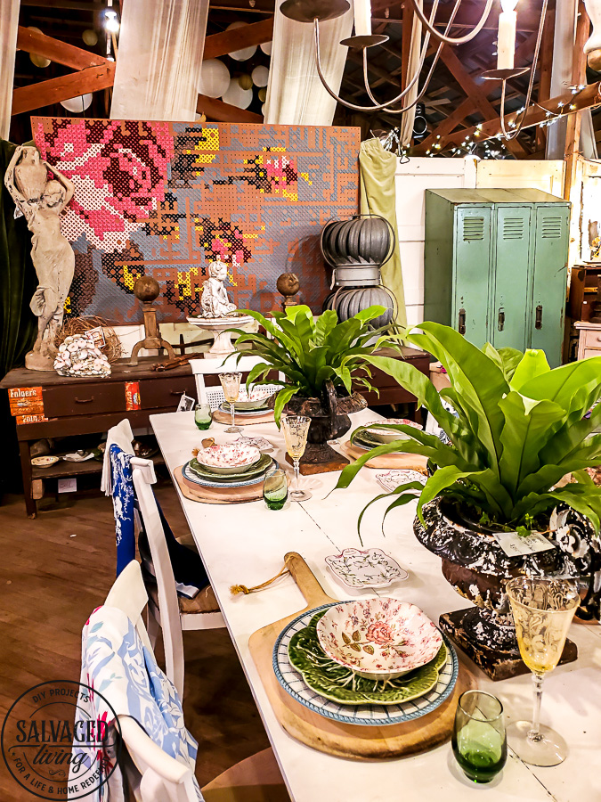 Vintage trends come and go, this list of the hot finds from the Spring 2019 Round Top Antiques Fair will help you keep your eyes peeled for the lasted decorating trends when you are out thrifting. Be on the lookout for silver tea pots, ladders, fur coats, tin cans, vintage photograph, vintage game pieces, antique bird cages and large canvas prints to name a few! 