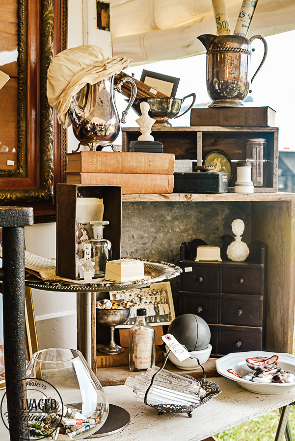 Vintage trends come and go, this list of the hot finds from the Spring 2019 Round Top Antiques Fair will help you keep your eyes peeled for the lasted decorating trends when you are out thrifting. Be on the lookout for silver tea pots, ladders, fur coats, tin cans, vintage photograph, vintage game pieces, antique bird cages and large canvas prints to name a few! 