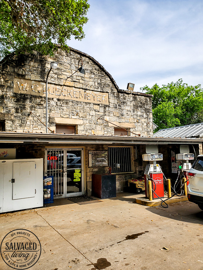 Take tour through the Antique Rose Emporium in Brenham, Texas and see the lovely gardens, wedding venue and inspirational views right here! #antiquerose #botaicalgarden #texasroadtrip #roundtop #roadtrip #daytrip #rosegarden