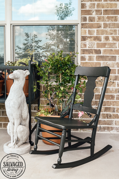 Here are some easy tips for porch decorating on a budget. You will gets great ideas for your patio decor. Learn how to paint furniture with a sprayer with these helpful DIY furniture painting tips. A great way to update your patio furniture with paint. #paintsprayerDIY #DIYfurniturepaint #patiomakeover #porchedecorideas #thriftstoremakeover #howtotips