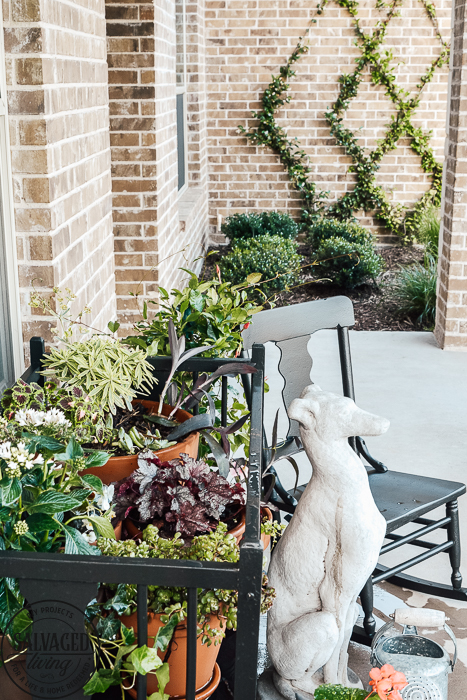 Here are some easy tips for porch decorating on a budget. You will gets great ideas for your patio decor plus some tips on how to use a paint sprayer on your patio furniture. #porchdecor #budgetdecorating #patiofurnituremakeover #garageslaemakeover #garagesalefinds #repurpose #howtopaintfurniture #wagnersprayer