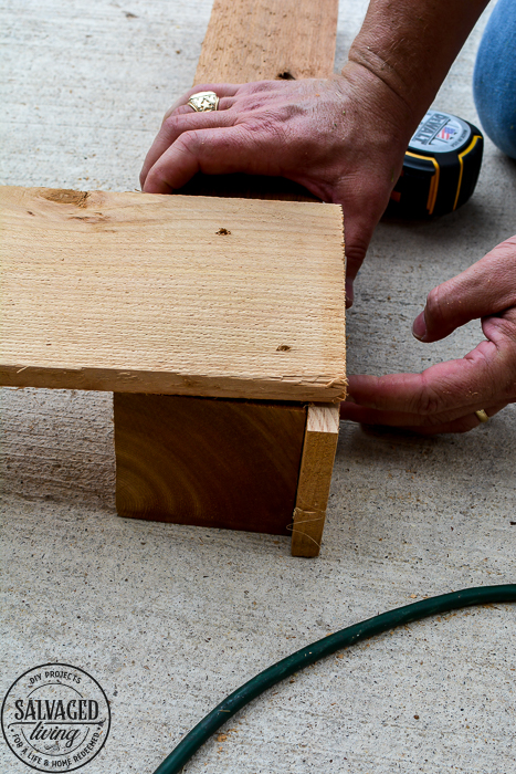 This DIY raised garden bed tutorial will give you step by step instructions on how to build a raised garden for your yard. If you have rock for soil, small living space or just want a movable garden this garden box is perfect for you. #raisedgarden #DIYwoodworking #gardening #flowergarden #vinatgegarden #raisedvegetablegarden #raisedflowerbeds #gardenideas