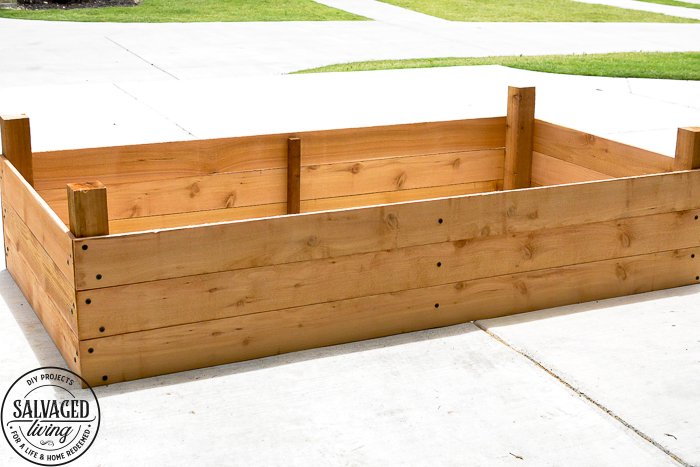 This DIY raised garden bed tutorial will give you step by step instructions on how to build a raised garden for your yard. If you have rock for soil, small living space or just want a movable garden this garden box is perfect for you. #raisedgarden #DIYwoodworking #gardening #flowergarden #vinatgegarden #raisedvegetablegarden #raisedflowerbeds #gardenideas