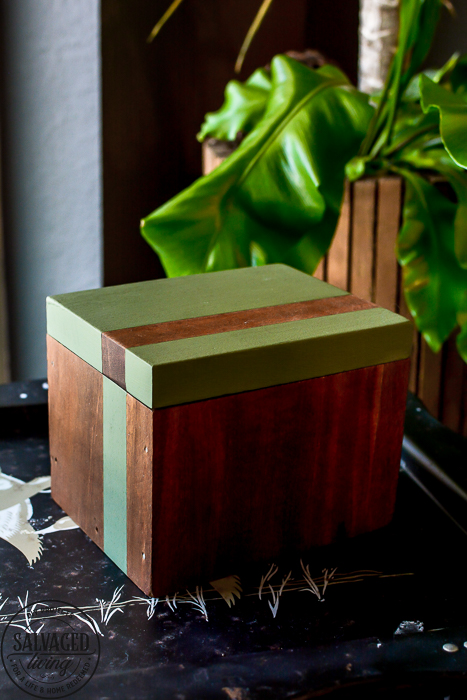 When you find an inexpensive wood box and you need a fresh and easy makeover idea this is an easy way to update a decorative box in minutes. Little wood boxes are perfect for storage and decorating ideas. #woodbox #modernvintage #updateidea #easyDIY #fiveminutecraft #vintagestyledecor