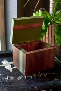 When you find an inexpensive wood box and you need a fresh and easy makeover idea this is an easy way to update a decorative box in minutes. Little wood boxes are perfect for storage and decorating ideas. #woodbox #modernvintage #updateidea #easyDIY #fiveminutecraft #vintagestyledecor