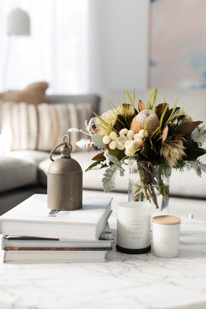 Grab these coffee table decor ideas for a cozy living room. This post is awesome, it has a list of must have elements for cozy coffee table styling plus a list of supply ideas for your cozy coffee table to be magazine worthy! #coffeetablestyle #coffeetabledecor #vignettestyling #decortips #decorating101 #decoratingtips #cozylivingroom #livingroomdecor #coffeetabledecorideas