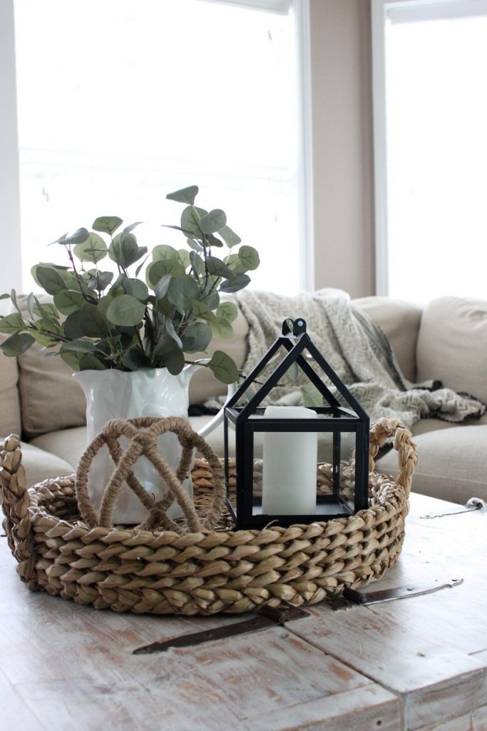 Grab these coffee table decor ideas for a cozy living room. This post is awesome, it has a list of must have elements for cozy coffee table styling plus a list of supply ideas for your cozy coffee table to be magazine worthy! #coffeetablestyle #coffeetabledecor #vignettestyling #decortips #decorating101 #decoratingtips #cozylivingroom #livingroomdecor #coffeetabledecorideas