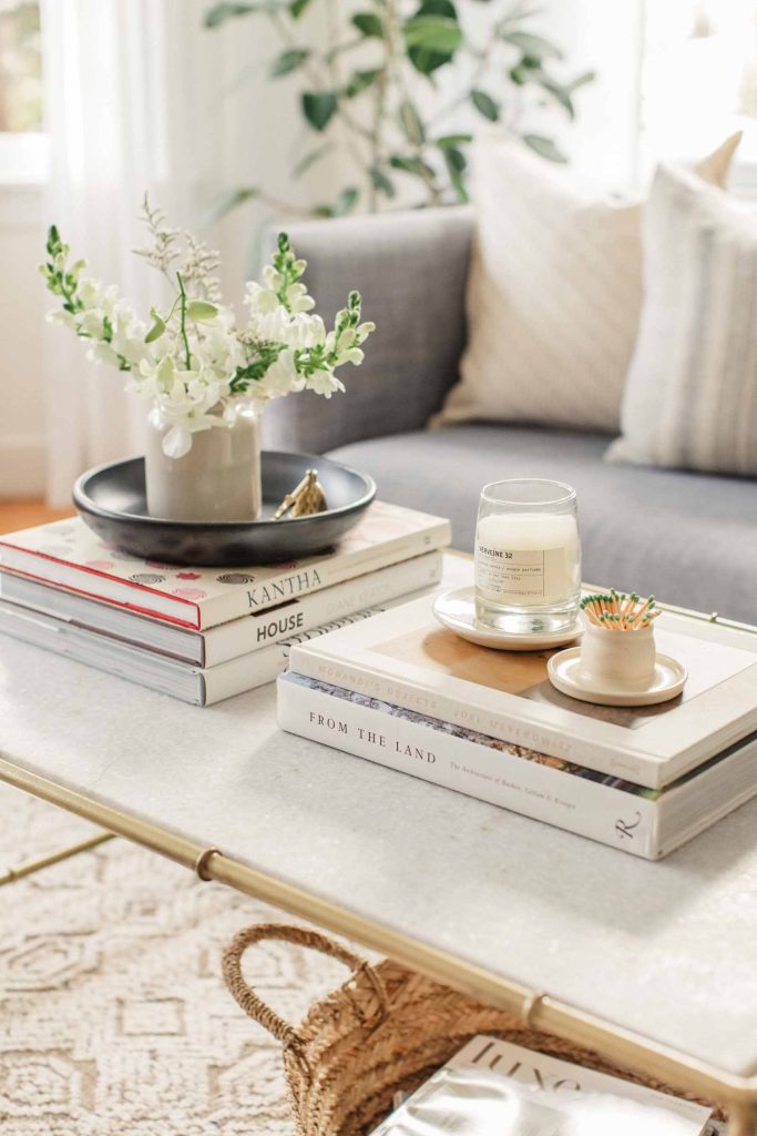 Grab these coffee table decor ideas for a cozy living room. This post is awesome, it has a list of must have elements for cozy coffee table styling plus a list of supply ideas for your cozy coffee table to be magazine worthy! #coffeetablestyle #coffeetabledecor #vignettestyling #decortips #decorating101 #decoratingtips #cozylivingroom #livingroomdecor #coffeetabledecorideas