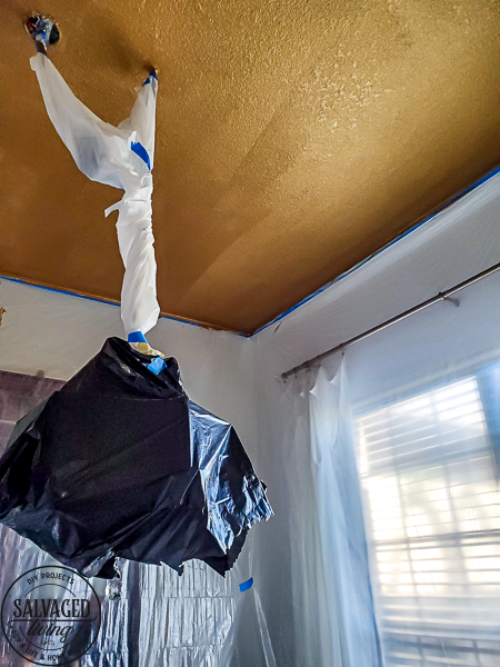 A plain dining room gets an upgrade to vintage glam with a gorgeous gold painted ceiling. See the best paint color for a metallic gold ceiling, perfect for a vintage dining room, classy master bedroom or stunning in a small bathroom. #5thwall #paintedceiling #ceilingcolor #metallicgoldpaint #diningroommakeover #vintagestyle 