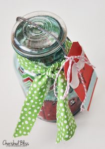 21 DIY gift ideas in a jar that are perfect for the holidays! Get a ton of great gift giving ideas for women on your gift list. Cute jar decor ideas and more are all here for your creativity to go wild. #jargifts #giftideas #masonjar #balljar #easyDIYgift