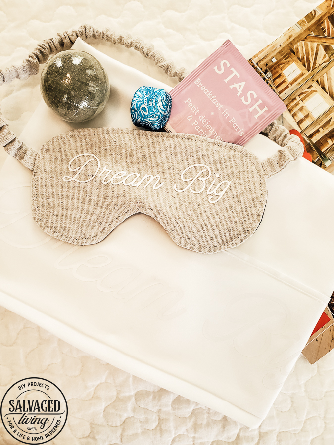 DIY eye mask tutorial. Grab this free pattern to make a sllep mask for your get together. Great for women's get togethers, DIY gifts and Christian friend presents. #DIYgift #sleepmask #CuteEyemask #womengift #swagbagidea #dreambig #cricutproject #vinylletters