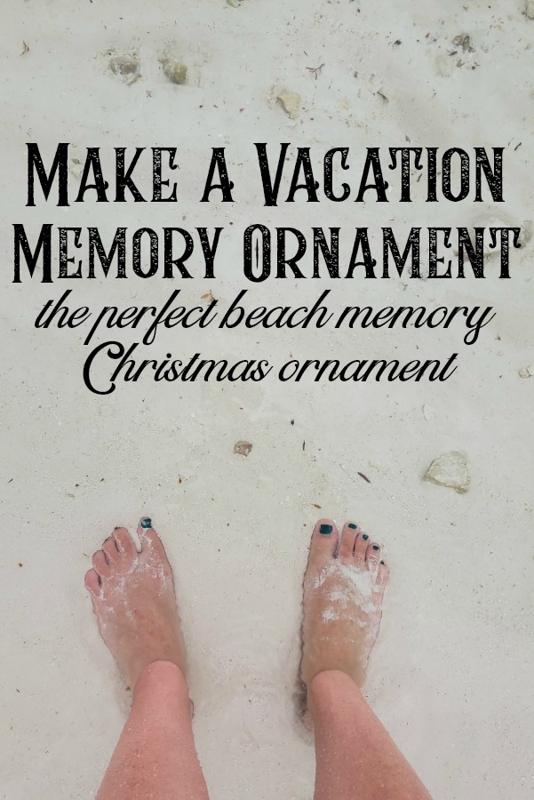 DIY vacation memory ornament for Christmas. This si the perfect Christmas ornament to make yourself and fill with your beach souvenirs like sand, shells, tickets and photos.  #beachmemory #thebeach #DIYkeepsakeornament #souvenirideas #homemadeornament #vacationmemory 