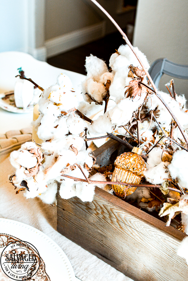 DIY dry erase pumpkins for a fall tablescape, perfect for a large Thanksgiving get together. Use these dry erase name plates over and over for neutral fall decor. #dryeraseboardideas #DIYdryerase #dryerasedecorate #falltablescape