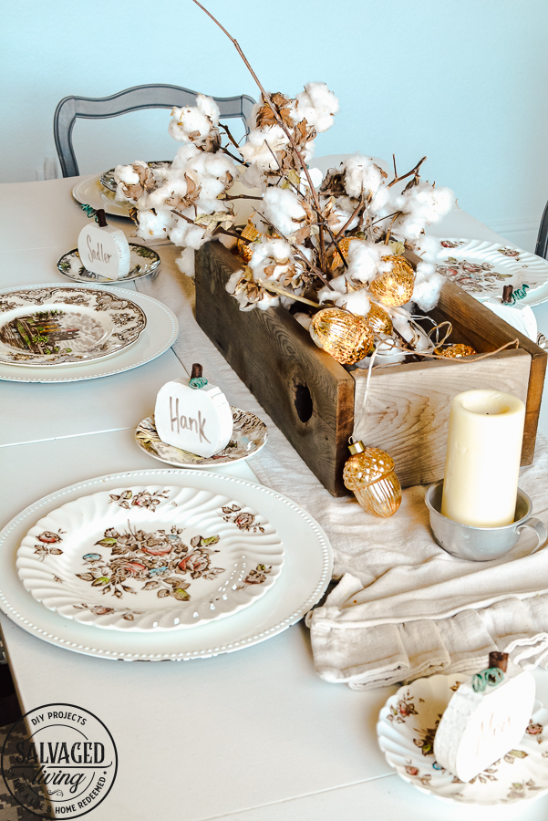 DIY dry erase pumpkins for a fall tablescape, perfect for a large Thanksgiving get together. Use these dry erase name plates over and over for neutral fall decor. #dryeraseboardideas #DIYdryerase #dryerasedecorate #falltablescape