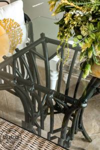 Learn how to paint rattan furniture for a quick and easy makeover. You can redo a room in an afternoon and this inspirational DIY rattan makeover will give you the tips and encouragement to make it happen! Grab your mismatched furniture and use paint to bring it all together! #furniturepainting #paintingtips #wickermakeover #rattanfurniture
